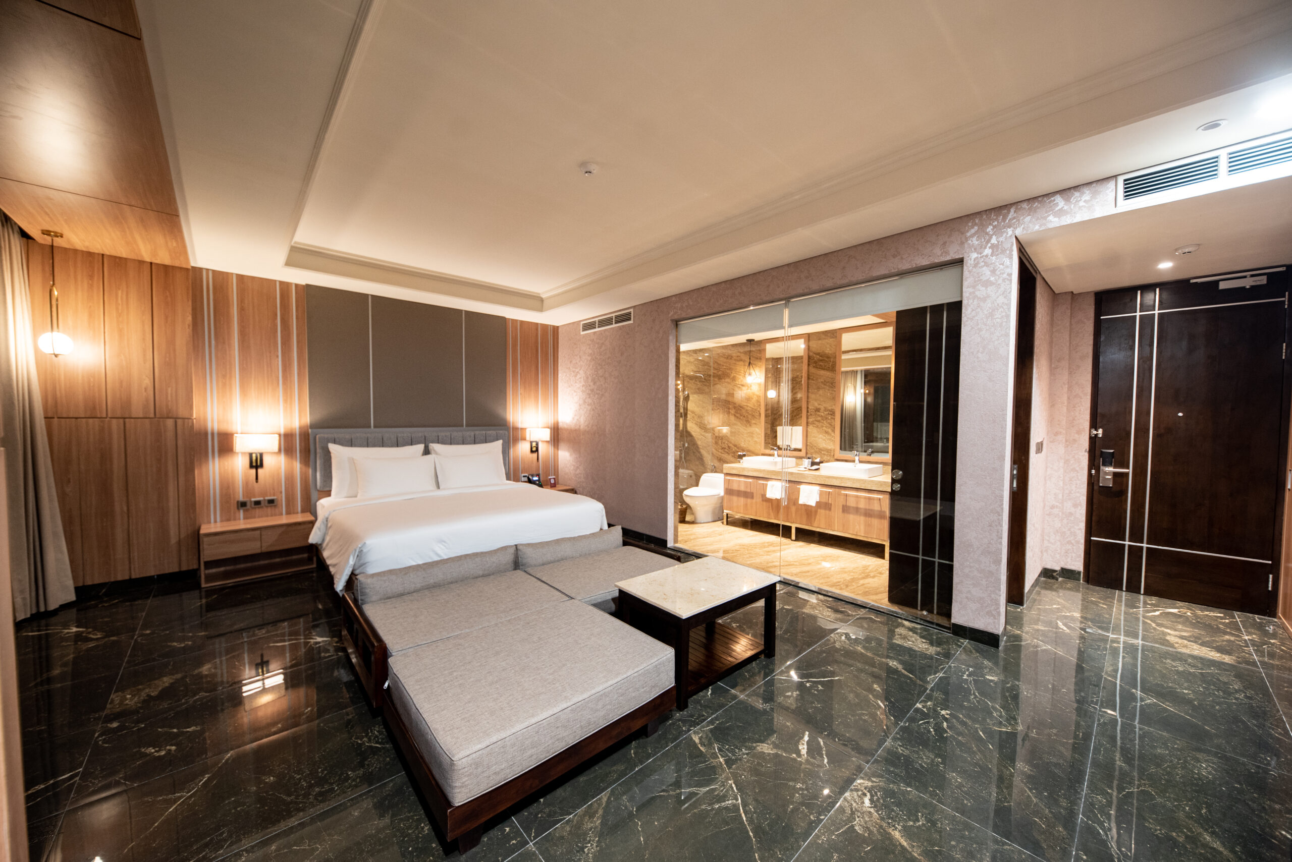 President Suite Bridal Outdoor Jacuzzi